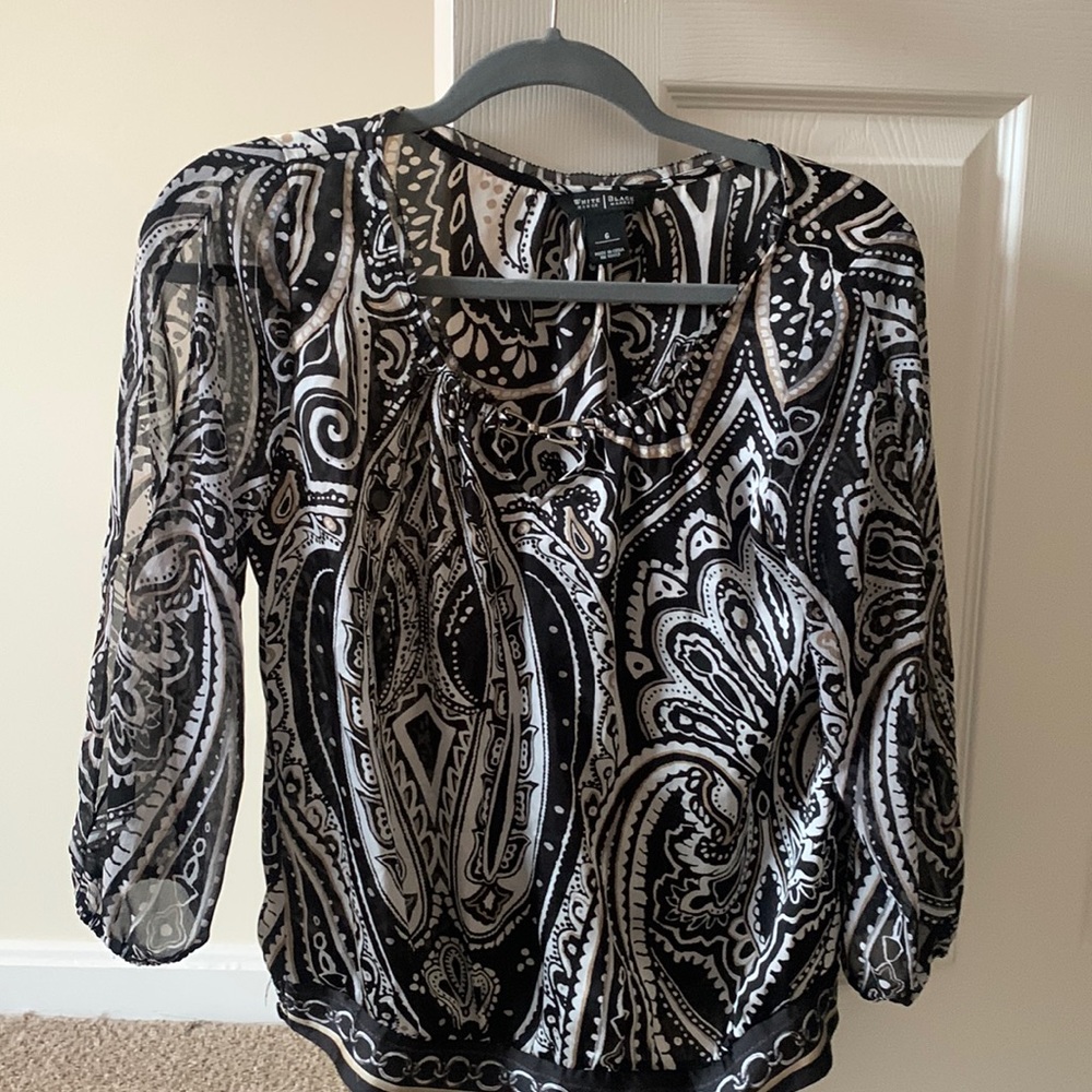 Never worn gorgeous WHBM printed top. Size 6